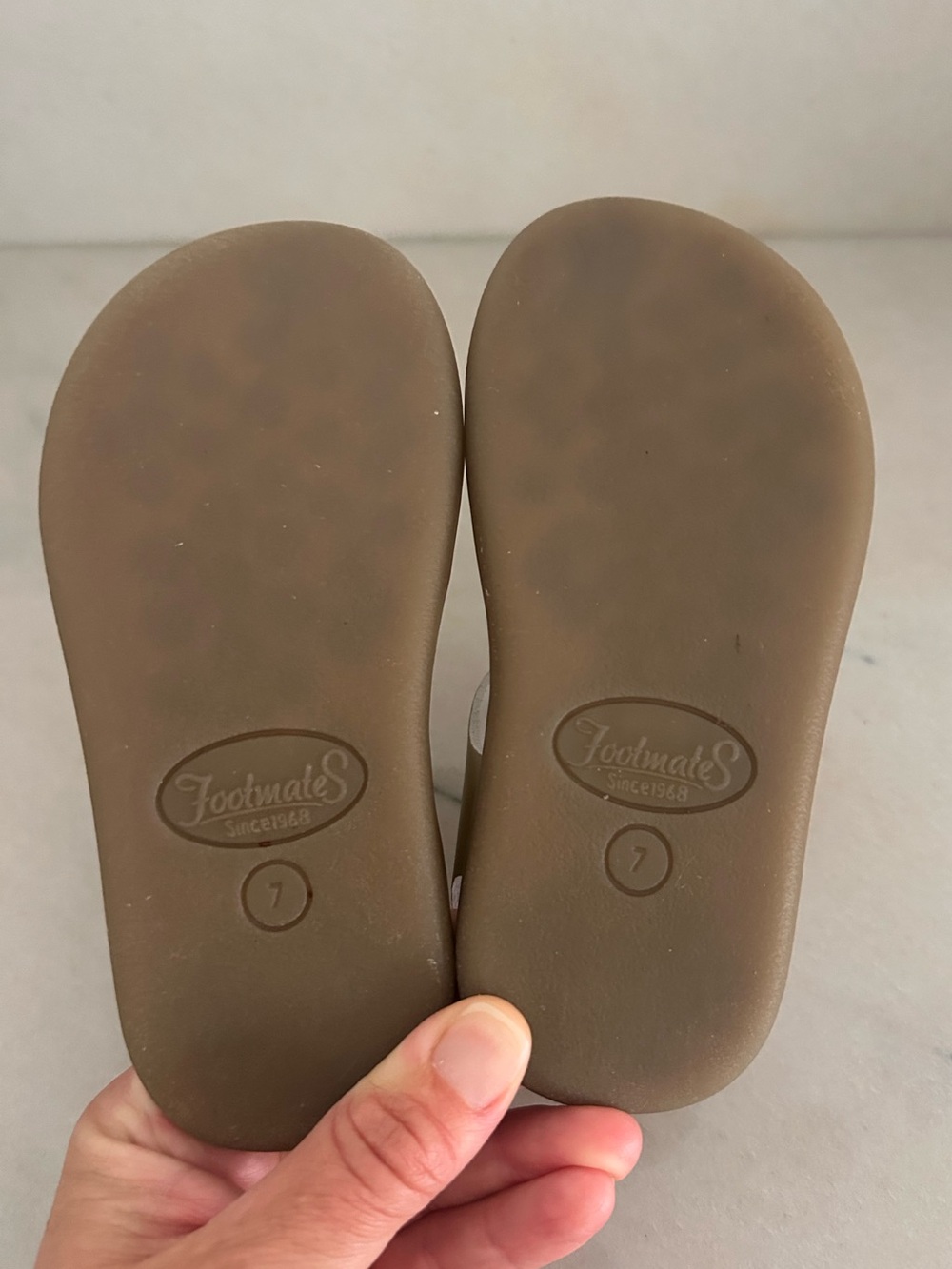 FootMates Metallic Gold Buckle Toddler Sandals - Size 7 - Picture 3 of 3